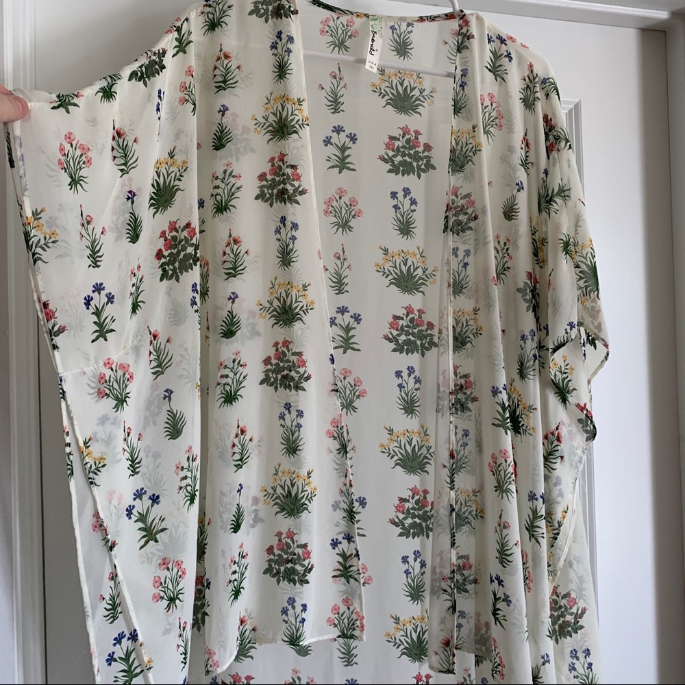 Floral Kimono - Picture 2 of 4
